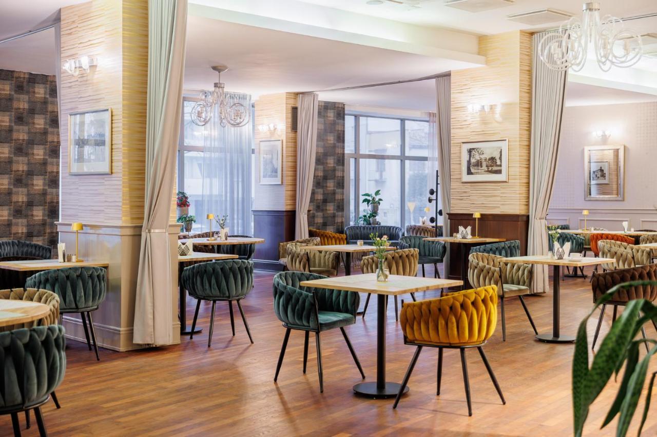 Hotel Tarnovia Тарнов Екстериор снимка