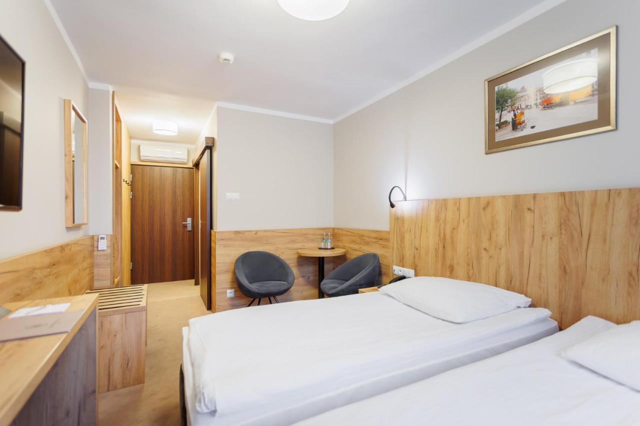 Hotel Tarnovia Тарнов Екстериор снимка