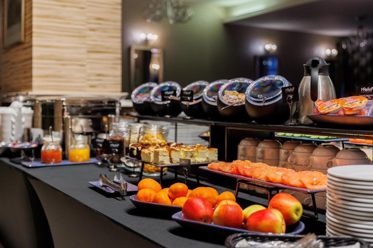 Hotel Tarnovia Тарнов Екстериор снимка
