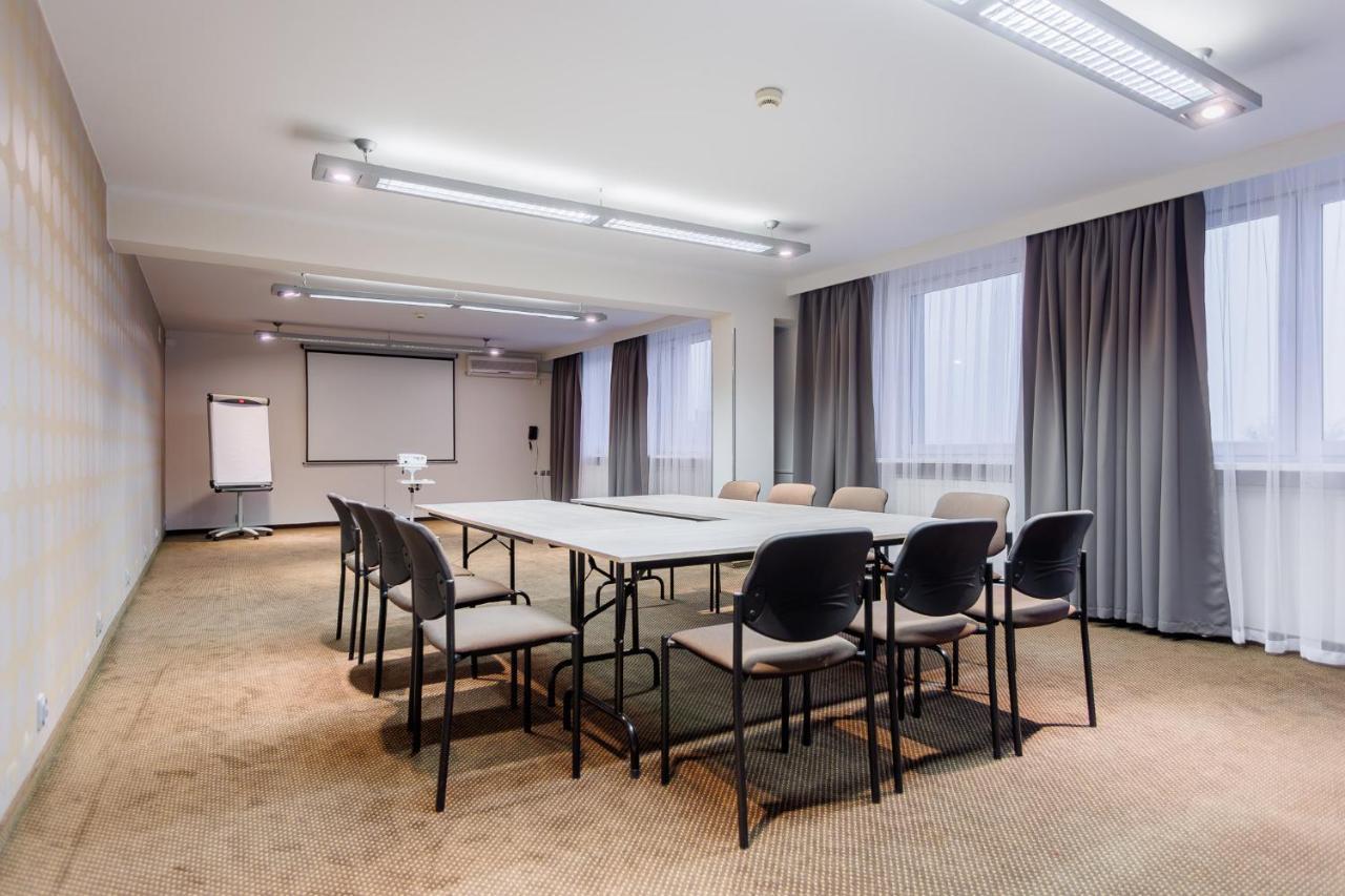 Hotel Tarnovia Тарнов Екстериор снимка