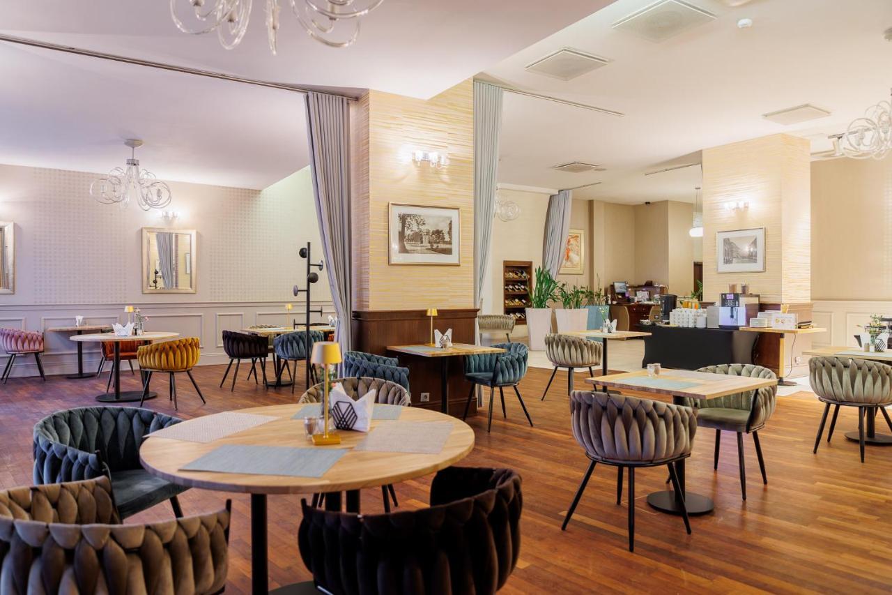 Hotel Tarnovia Тарнов Екстериор снимка