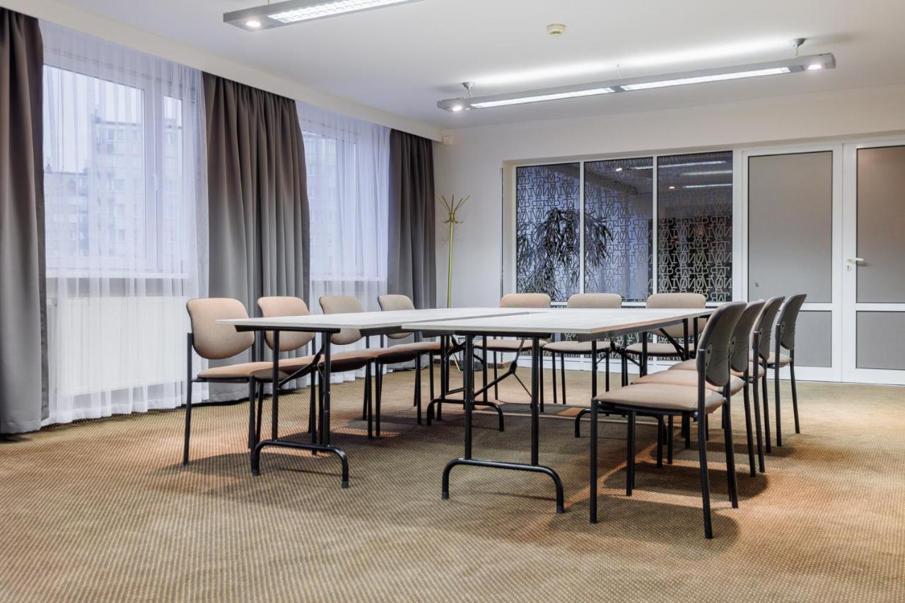 Hotel Tarnovia Тарнов Екстериор снимка