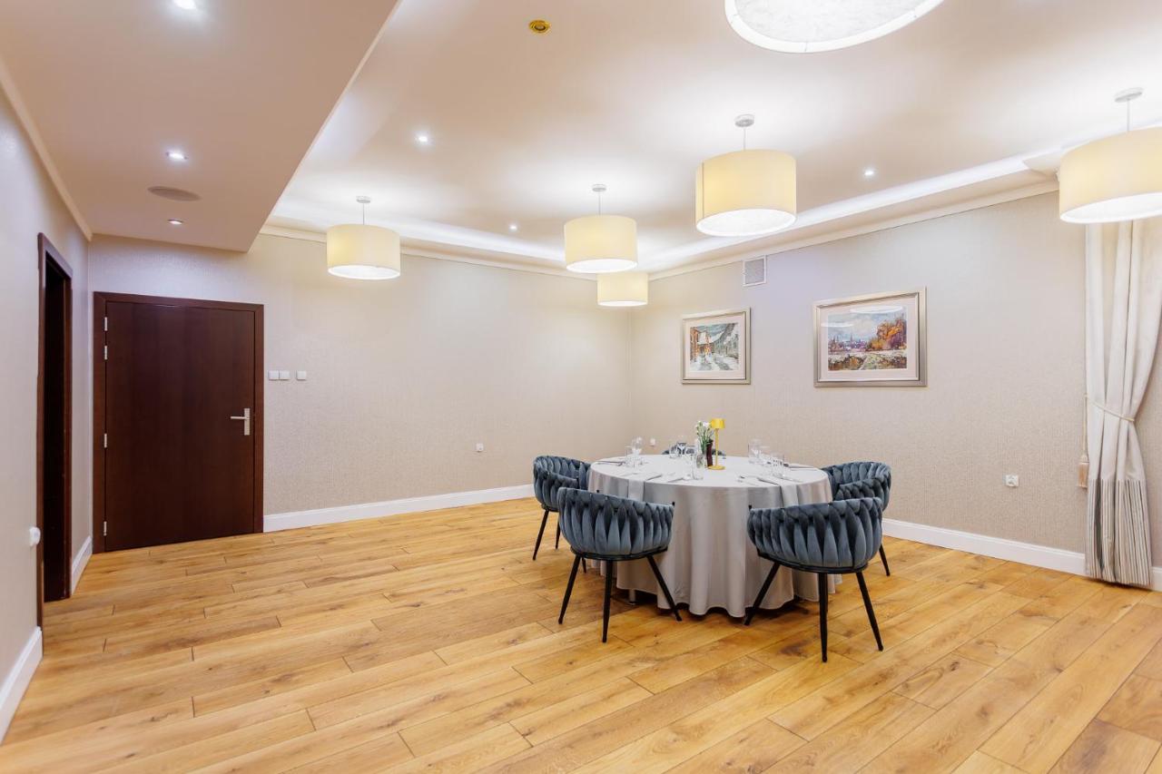 Hotel Tarnovia Тарнов Екстериор снимка