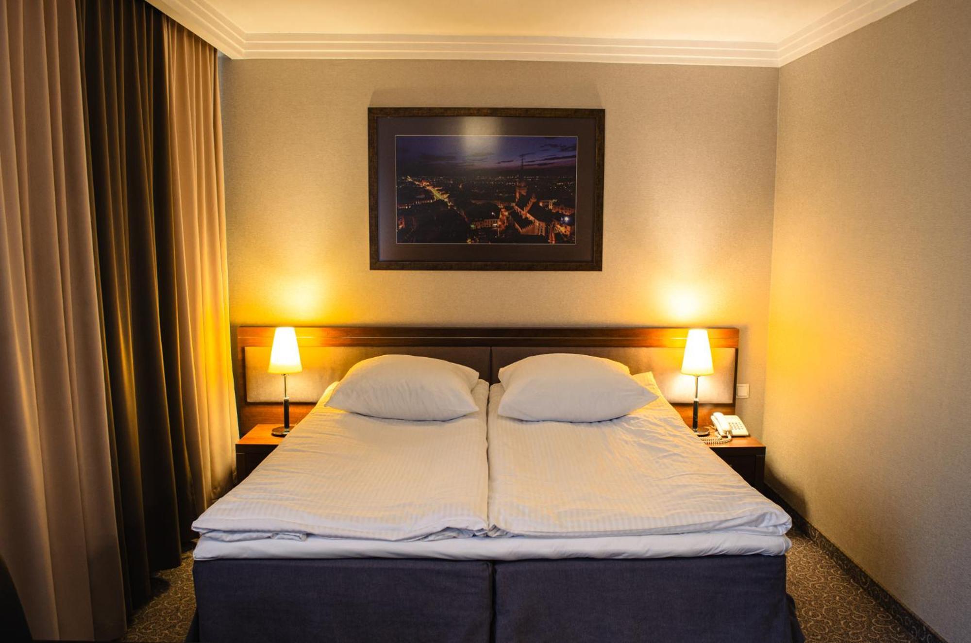 Hotel Tarnovia Тарнов Екстериор снимка