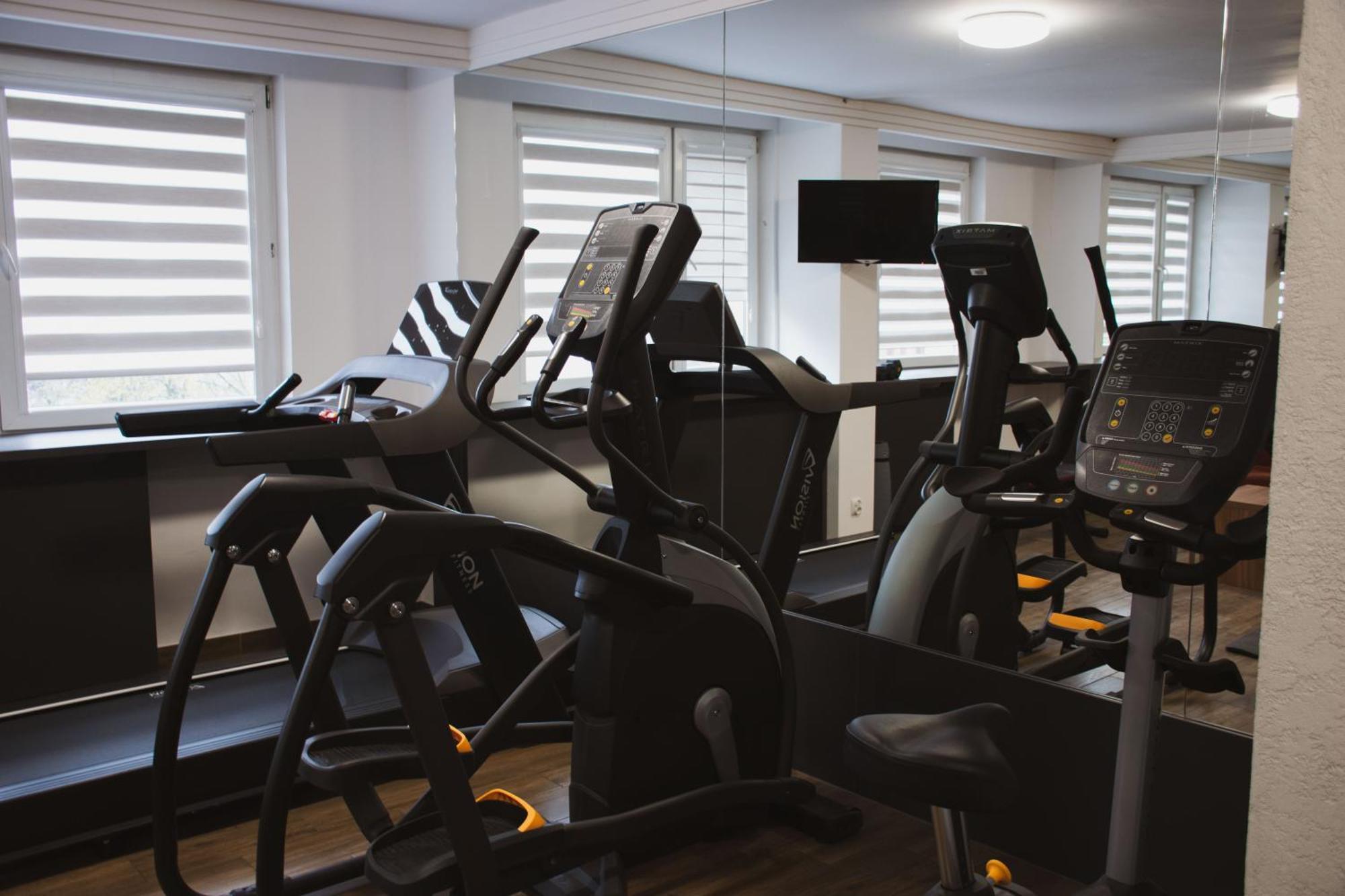 Hotel Tarnovia Тарнов Екстериор снимка