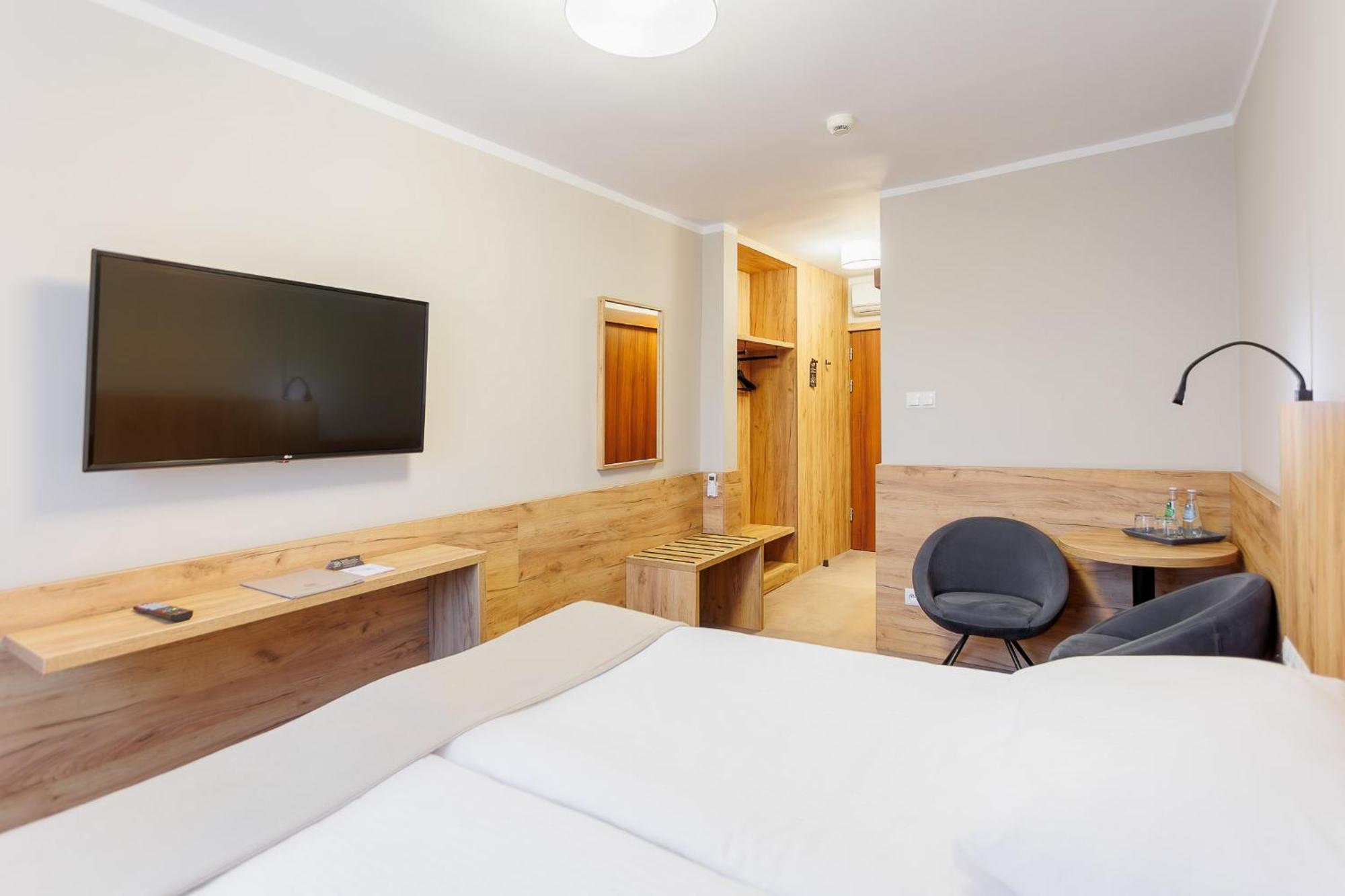 Hotel Tarnovia Тарнов Екстериор снимка