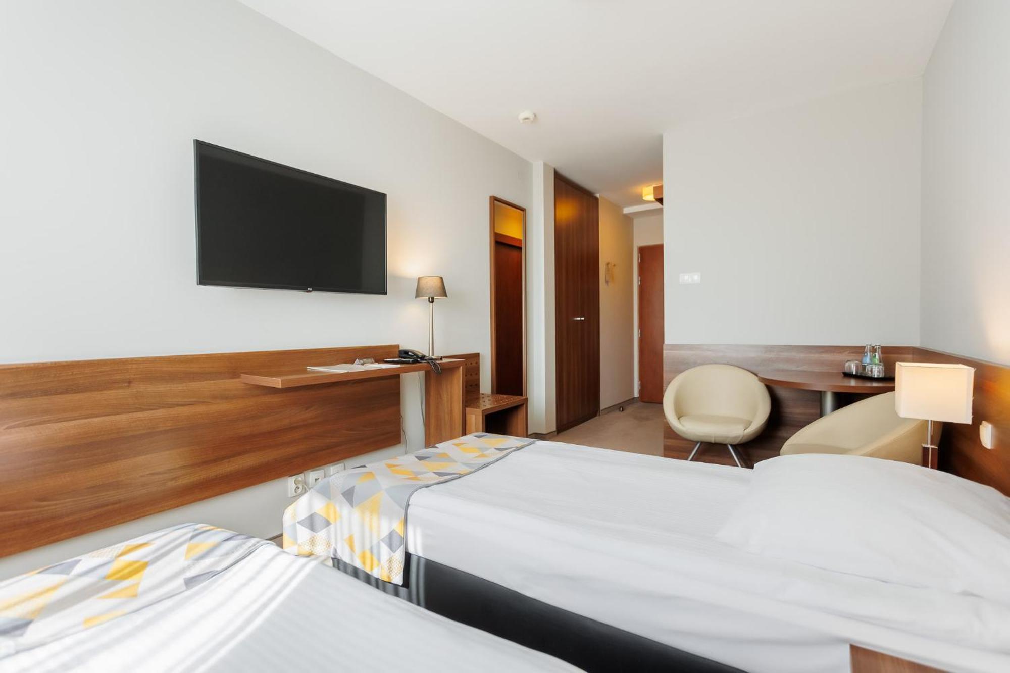 Hotel Tarnovia Тарнов Екстериор снимка