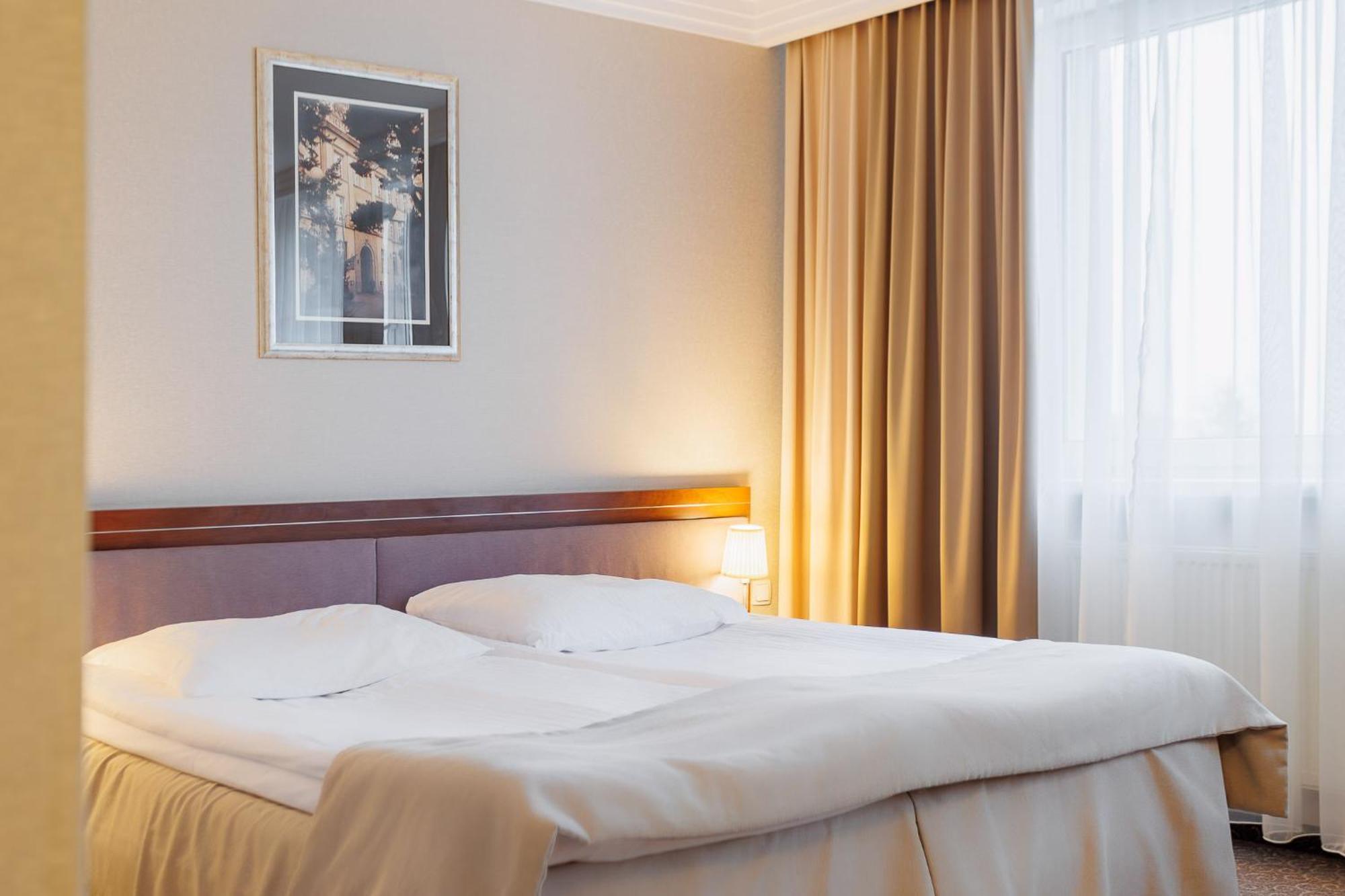 Hotel Tarnovia Тарнов Екстериор снимка