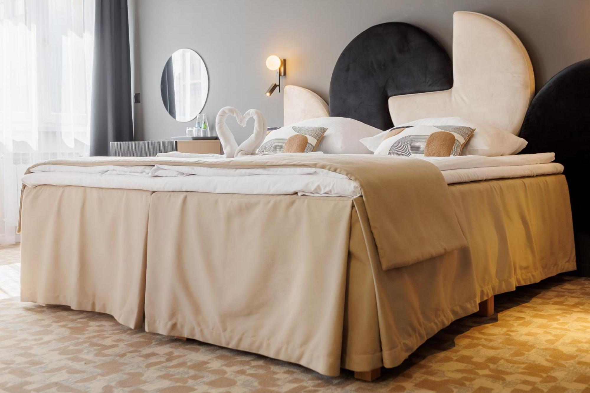 Hotel Tarnovia Тарнов Екстериор снимка