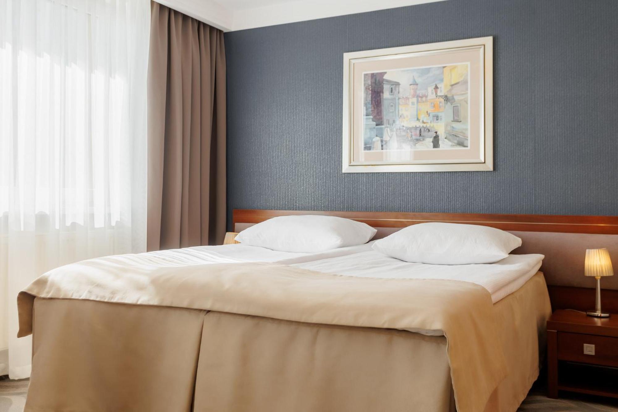 Hotel Tarnovia Тарнов Екстериор снимка