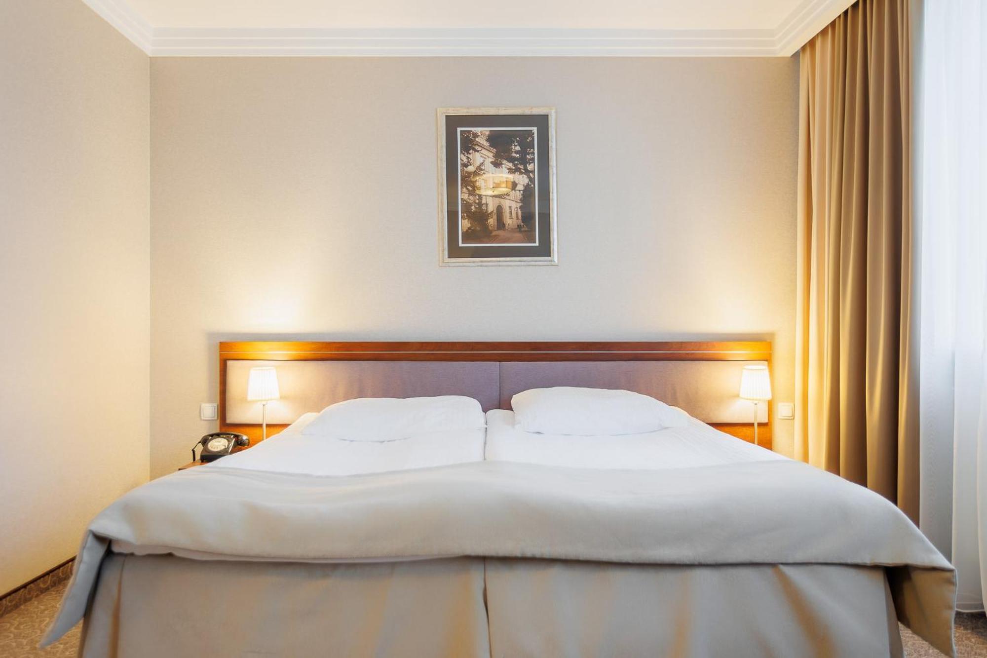 Hotel Tarnovia Тарнов Екстериор снимка