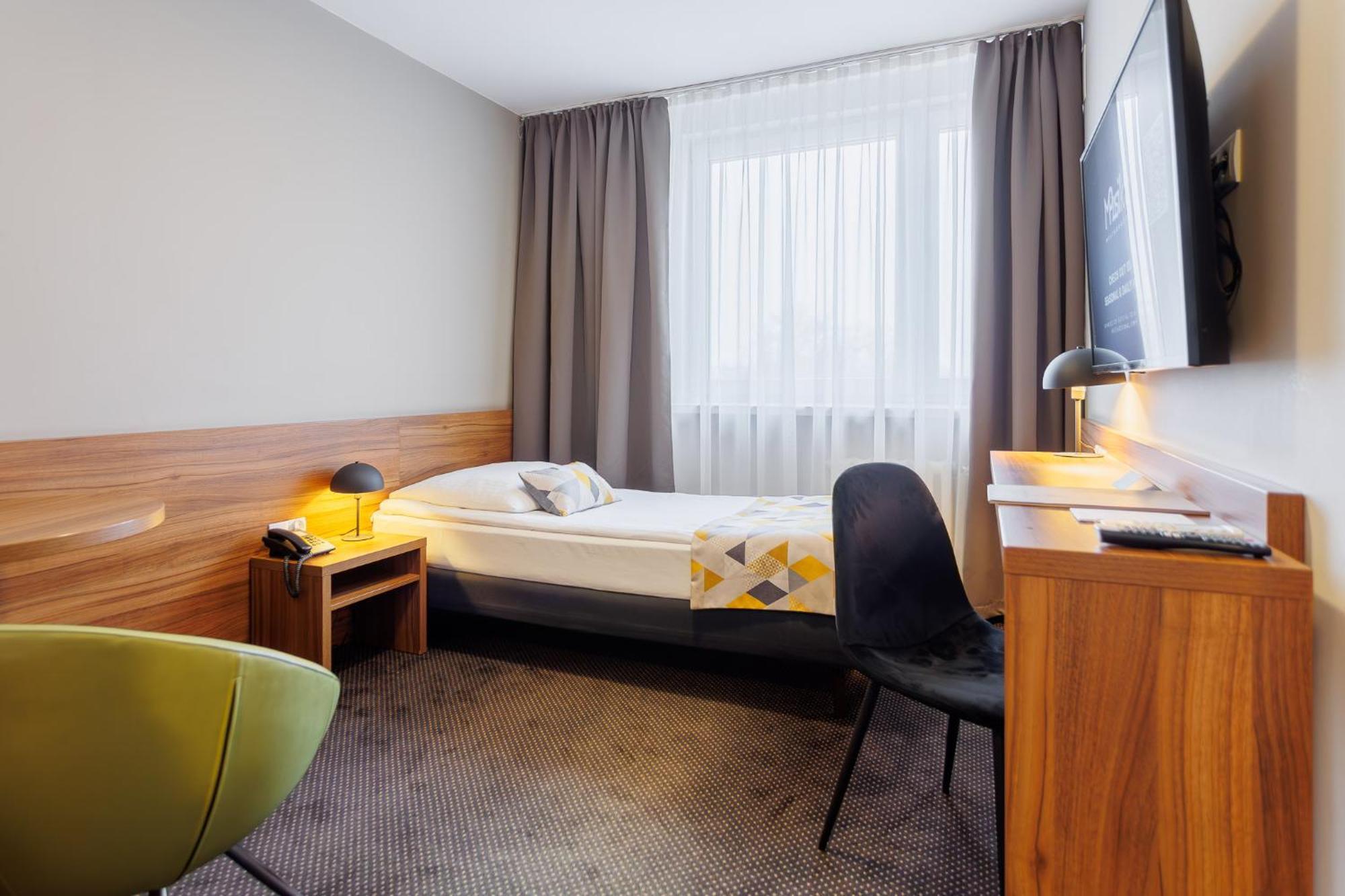 Hotel Tarnovia Тарнов Екстериор снимка