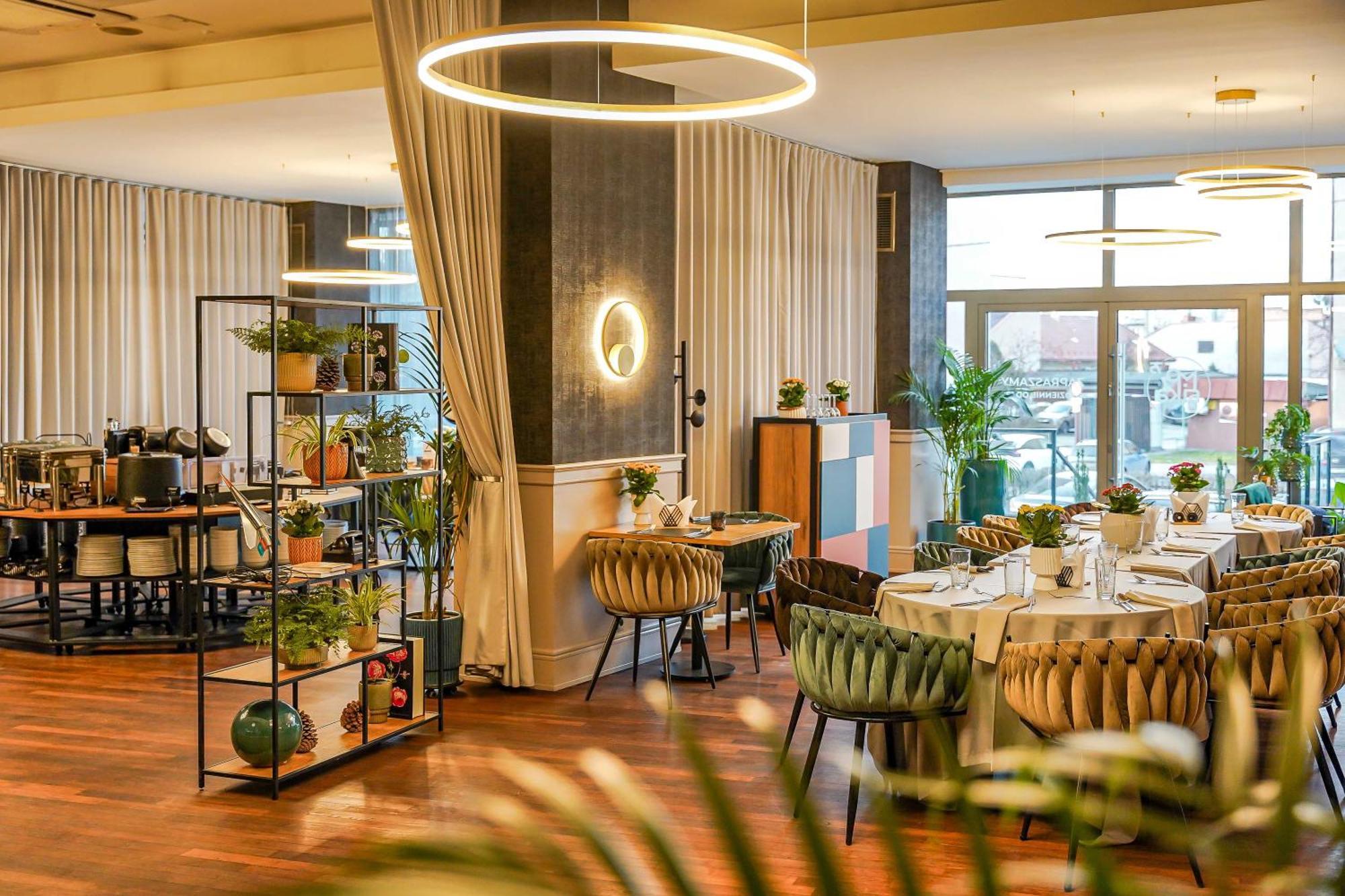 Hotel Tarnovia Тарнов Екстериор снимка
