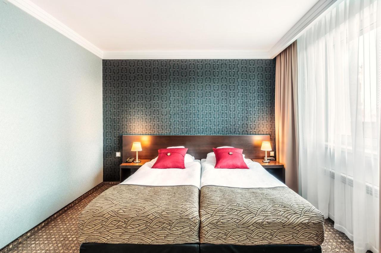 Hotel Tarnovia Тарнов Екстериор снимка