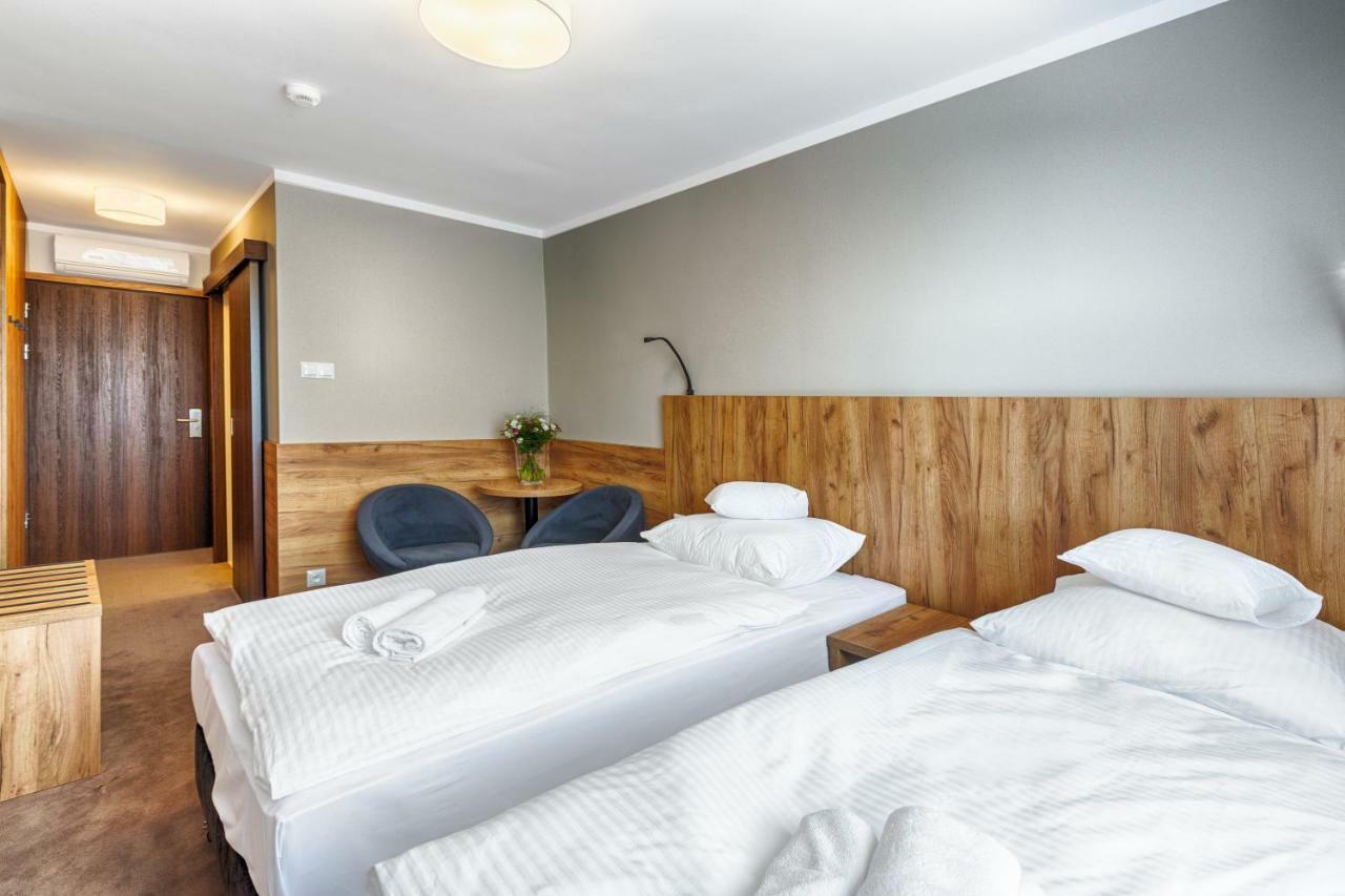 Hotel Tarnovia Тарнов Екстериор снимка
